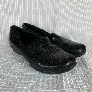 Dansko 40 Loafer Shoes Womens 9.5-10 Olivia Black Leather Slip On Wedge Embossed
